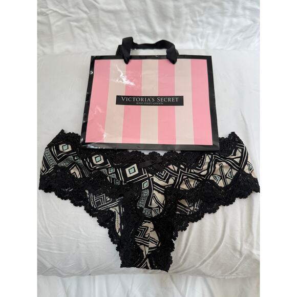 NWT Vintage Victoria’s Secret Lace Cheeky Panty with Black Lace – Size XS - Picture 1 of 3